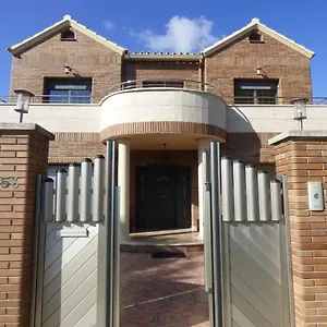 Moderno Con Piscina En Calafell
